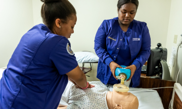 pg电子下载 State University Nursing students in a simulation lab.